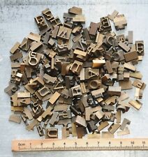 Lot de caractères à dorer