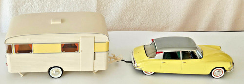 Citoen avec caravane - 19,