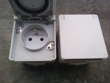 lot de 2 x prise 2 poles + terre   ancien PLEXO  LEGRAND référence  91844