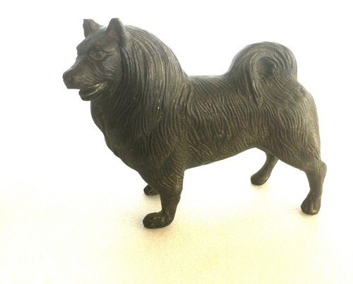 Beau chien bronze plein - chien, a