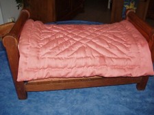 Jouet ancien : Lit de poupée à rouleau ancien