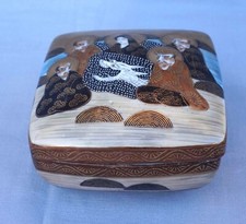 Japanese Kutani Porcelain Kannon Goddess Gold Moriage Incense Box