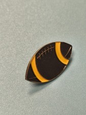 Vintage pin's rugby ballon