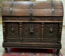 Rare Coffre a Dessus Bombé