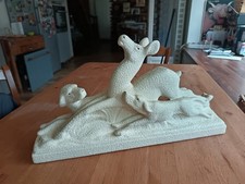 Ancienne Sculpture De Chasse Grumelée Blanche Par Odyv