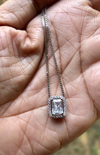 Collier pendentif octogonal - , en