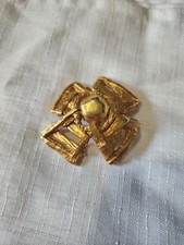 Broche oversize croix baroque