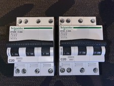 DISJONCTEUR TETRAPOLAIRE 20A