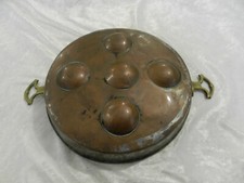 Ancien plat à oeufs en cuivre et laiton dinanderie déco ustensile cuisine