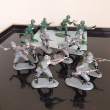 12 SOLDATS,  US ET ALLEMANDS  PLASTIQUE WWII  échelle  1/50 (35 mm)