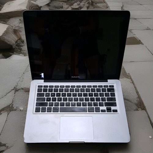 Apple macbook pro - apple, late