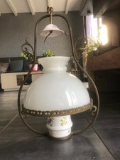 Suspensions ancienne lustre à pétrole electrifié - Opaline blanche et métal