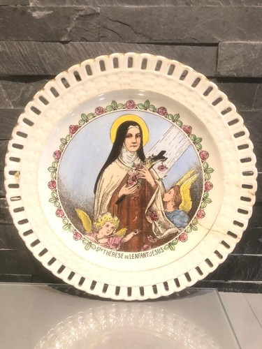 Assiette religieuse ajourée