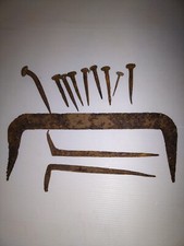 Anciens clous fer forgé accessoire charpente bois bâtiment