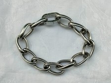 Bijou : bracelet , Calvin Klein.