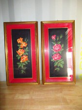 PAIRE DE TABLEAUX VINTAGE TAPISSERIE CANEVAS FLEURS-CADRE BOIS DORÉ