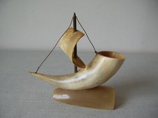 Bateau voilier range pique olives en corne de bovin de 14,5 cm