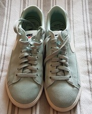 NIKE Blazer Low SD couleur