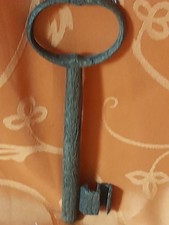clé ancienne en fer forgé époque 18/19é siécle haute - époque coffre chateaux