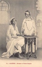 Algérie - Kabylie - Servante et femme kabyles - Ed. inconnu