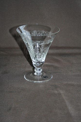 Grand verre pied - à, cristal