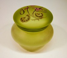 Bonbonniere emaillee en verre