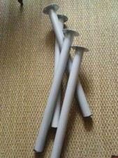 Un lot de 4 pieds à table Gris métal à retirer à Paris