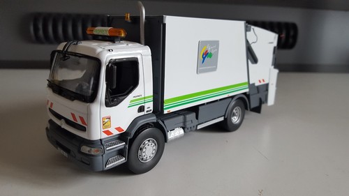 Camion poubelle renault 43 - poubelle,