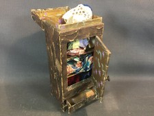 Ancienne petite armoire mobilier de poupée en carton vintage jouet ancien