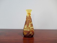Emile Gallé : Ancien vase en verre multicouche dégagé à l'acide.