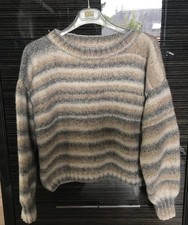 pull tricoté main gris beige