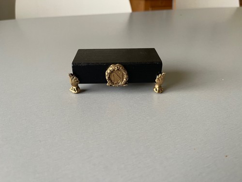 Socle bois noir brillant - en,