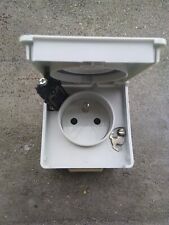 prise 2 poles + terre   ancien PLEXO  LEGRAND référence  91844