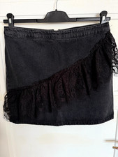 JUPE COURTE JEANS NOIRE AVEC DENTELLE DEVANT MANGO TAILLE M PARFAIT ETAT