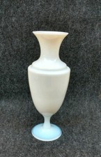 GRAND VASE EN OPALINE DE