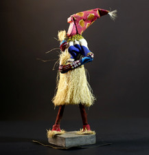 Statue tribale africaine jupe