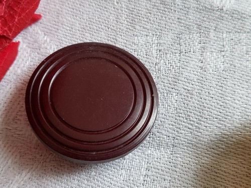 Bouton ancien marron pied