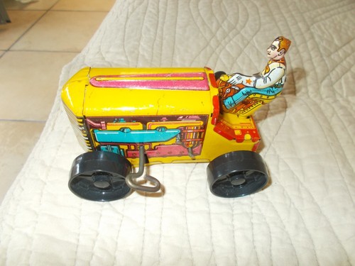 Petit tracteur jouet - , ancien
