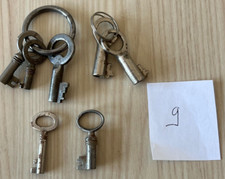 Ancien VINTAGE lot 7 Clé Clef Serrure Porte Meuble Armoire Coffre Fort KEY Métal