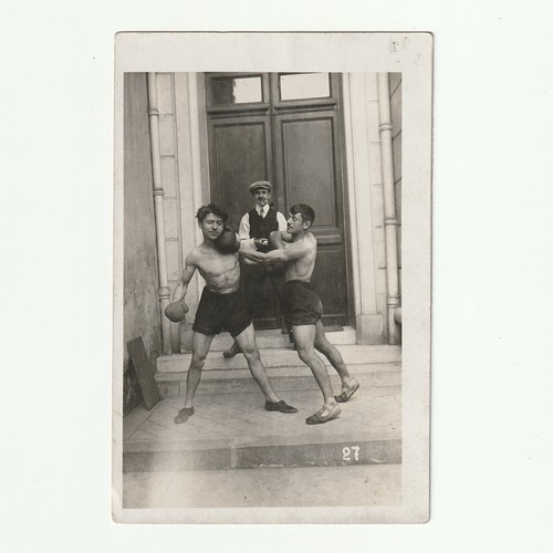Deux jeunes hommes - , nu
