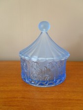 BONBONNIÈRE / SUCRIER EN VERRE PRESSE  MOULÉ BLEU FORME DE MANEGE ANIMAUX CIRQUE