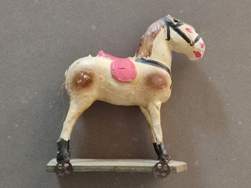 Ancien jouet trotteur - jouet,