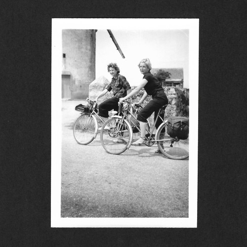 Deux jolies jeunes femmes
