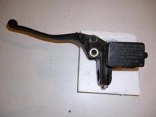 Maître cylindre frein