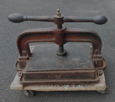 ancienne grosse presse à reliure  XIXème