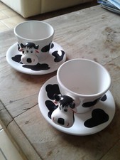 Service à petit déjeuner duo avec décoration vache tasse et assiette