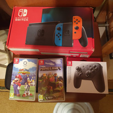 Nintendo Switch avec accessoires- 32GB - housse transport +2 jeux + manette