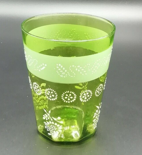 Grand verre émaillé vert