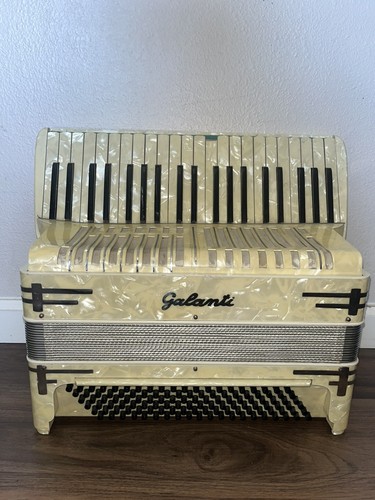 Galanti piano accordion - accordion, 4
