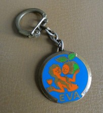 Ancien porte cle métal émail EVA Jus Pomme Cidre.... Années 60.